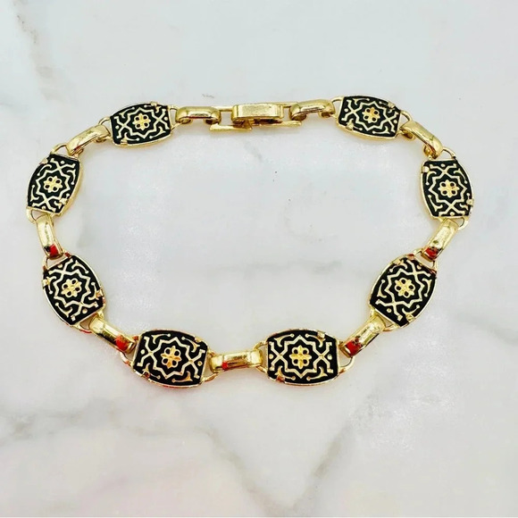 unsigned Jewelry - Damascene Link Bracelet Etched Design Gold and Black 7.25” Delicate Roma…